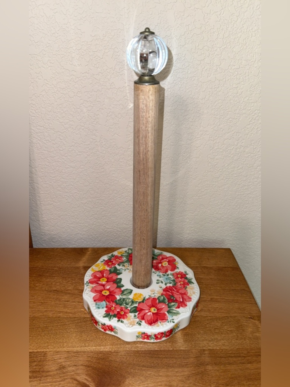Pioneer Woman Vintage
Floral Acacia Wood &
Stoneware Base Paper Towel
Holder